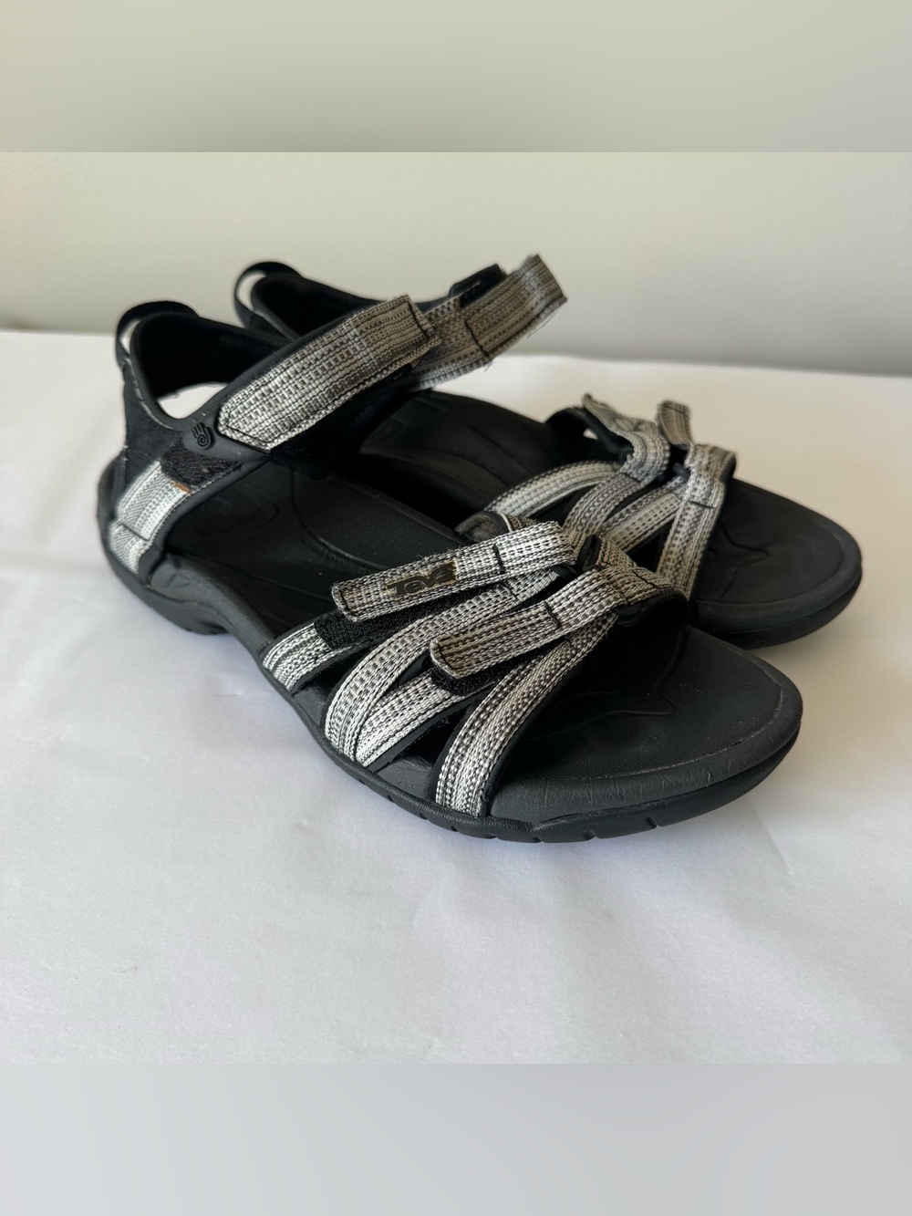 TEVA Size 7 Women’s Sandals in Black/Gray